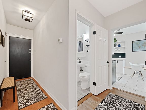 2nd image of 626 W Waveland Ave APT 4A