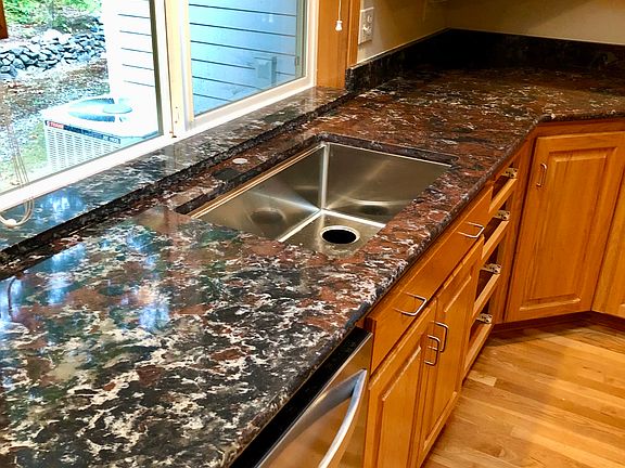 Newly renovated kitchen with quartz countertops.