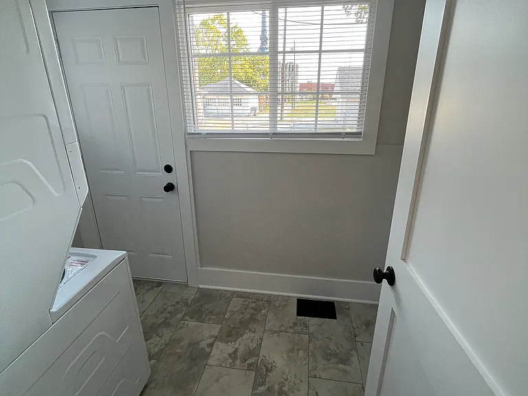 421 N Lafayette Ave — Photo 16