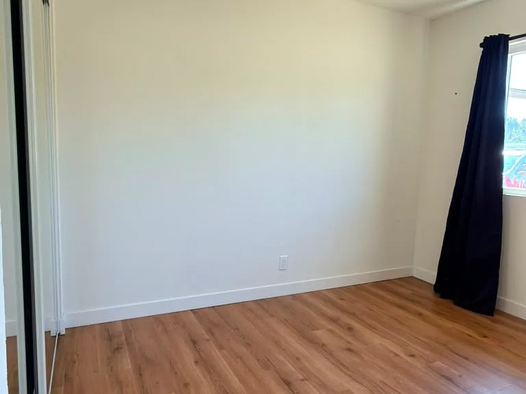 1811 Iris Way — Photo 9