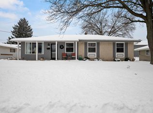 N91W17460 Saint Mark Dr, Menomonee Falls, WI 53051