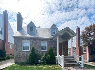 53-40 215th St, Oakland Gardens, NY 11364
