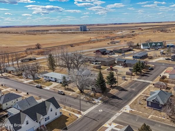 128 4th St N, Richardton, ND 58652