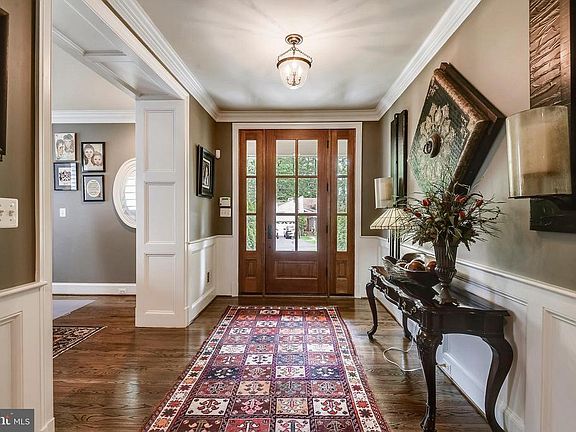 4th image of 1854 Macarthur Dr
