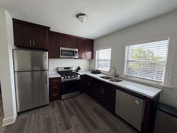 4th image of 1131-1137 S Cabrillo Ave #9