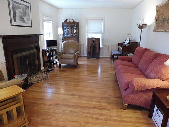 2nd image of 1502 Elmwood Ave