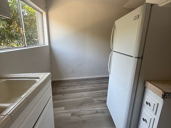 2nd image of 15000 Moorpark St #1