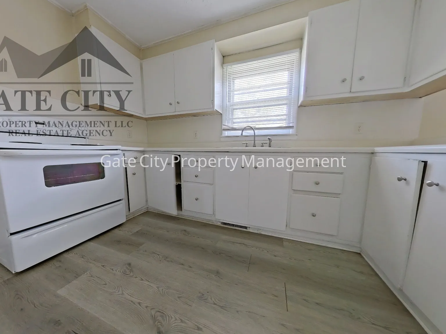 2 bed, 10 sqft, $875 — Photo 3