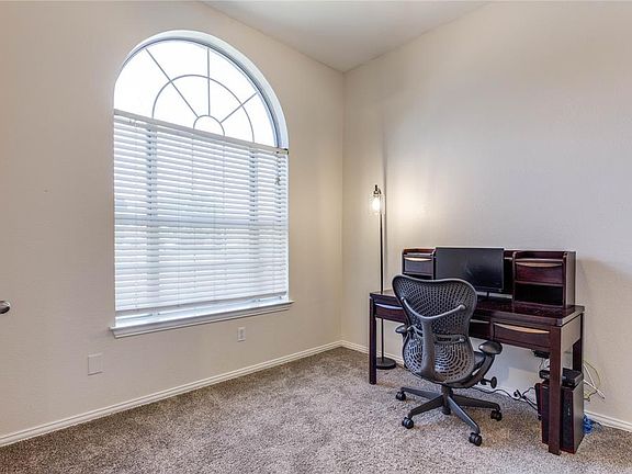 5th image of 4412 Shadow Oak Dr