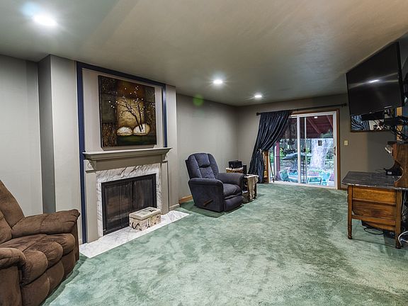 3rd image of 601 Driftwood Dr