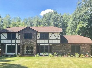 3950 Bramblewood Dr, Akron, OH 44319