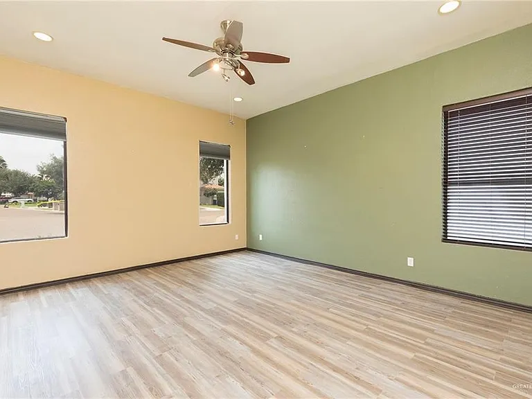 2037 S 45th St — Photo 18