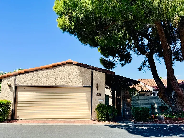 2212 Plaza Del Prado — Photo 1