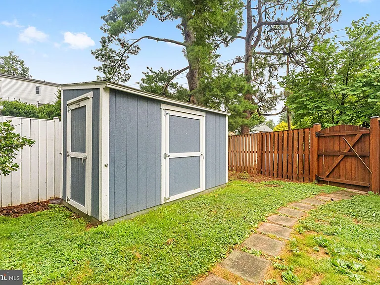 6901 Murray Ln — Photo 39