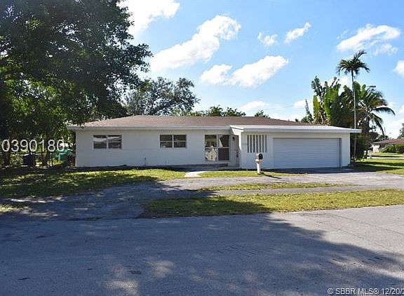 2nd image of 1300 NE 157th St