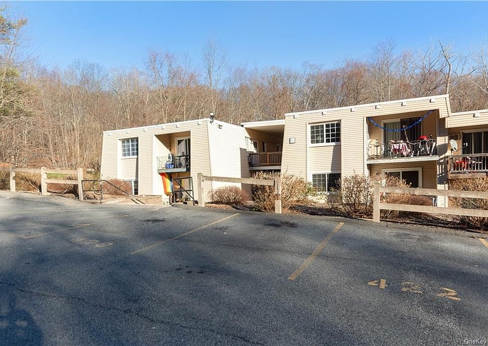 1st image of 424 Fox Run Ln