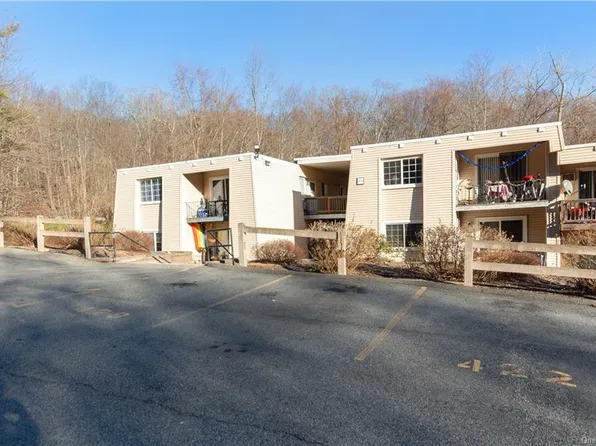 424 Fox Run Ln, Carmel, NY 10512