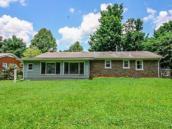 4th image of 709 Hilltop Dr