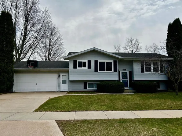 1707 Larkspur LANE, West Bend, WI 53090