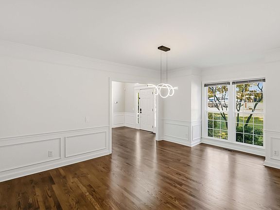 4th image of 104 Strathburgh Ln