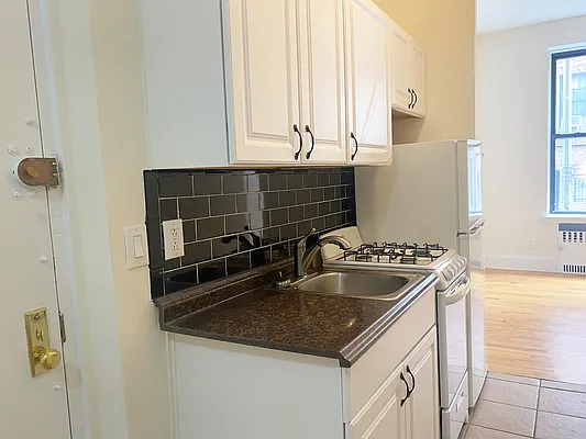 Rented by Waverly Realty Associates | media 16