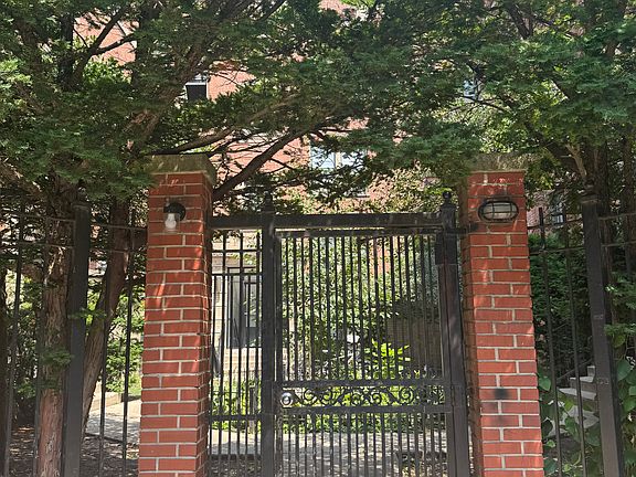 2nd image of 7015 N Paulina St APT 3W