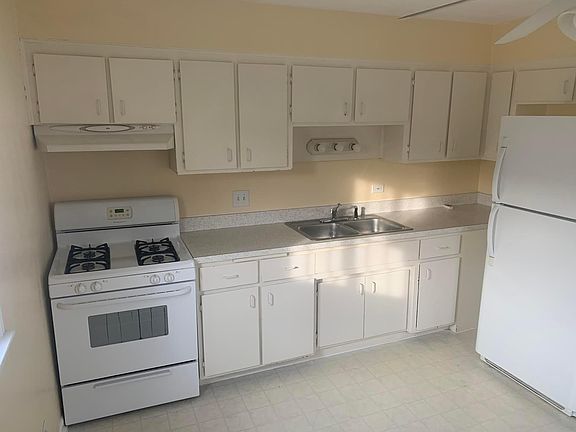 2nd image of 7520 Country Ln APT 1W