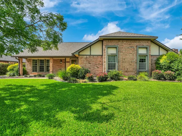 2302 Meadow Lake Dr, Grand Prairie, TX 75050