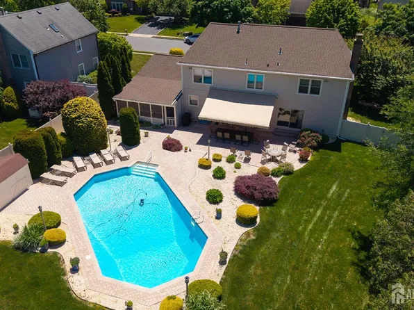 43 Homestead Cir, Marlboro, NJ 07746