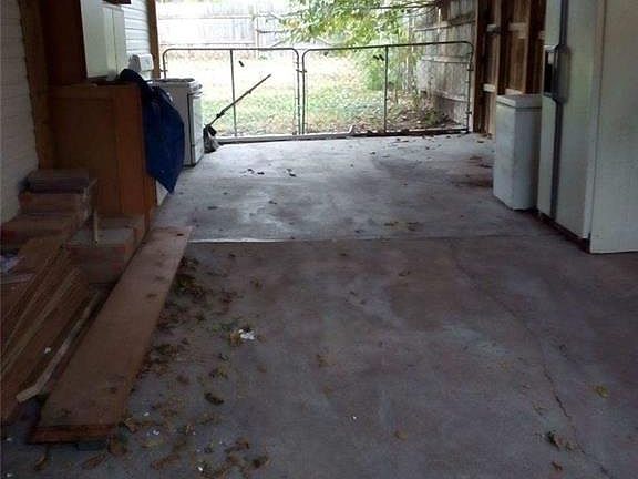 3rd image of 423 Smith St