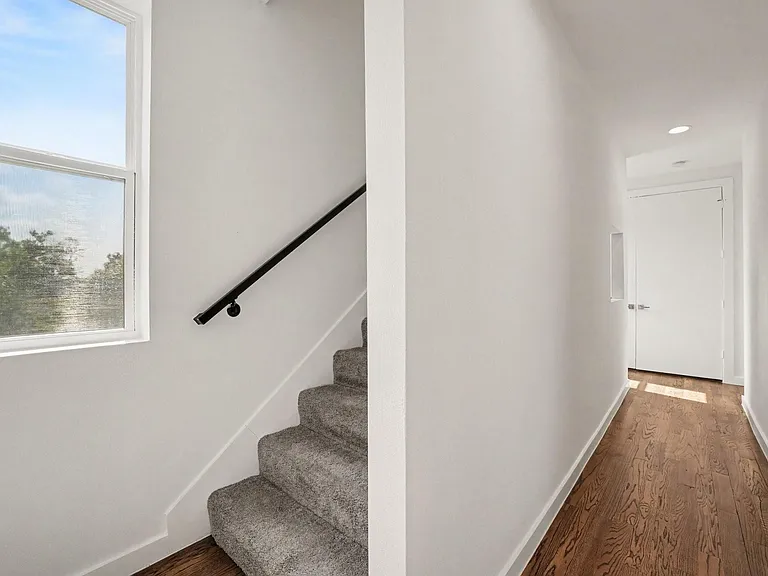 910 W 19th St #B — Photo 24