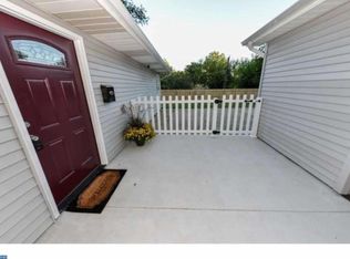40 Thimbleberry Ln, Levittown, PA