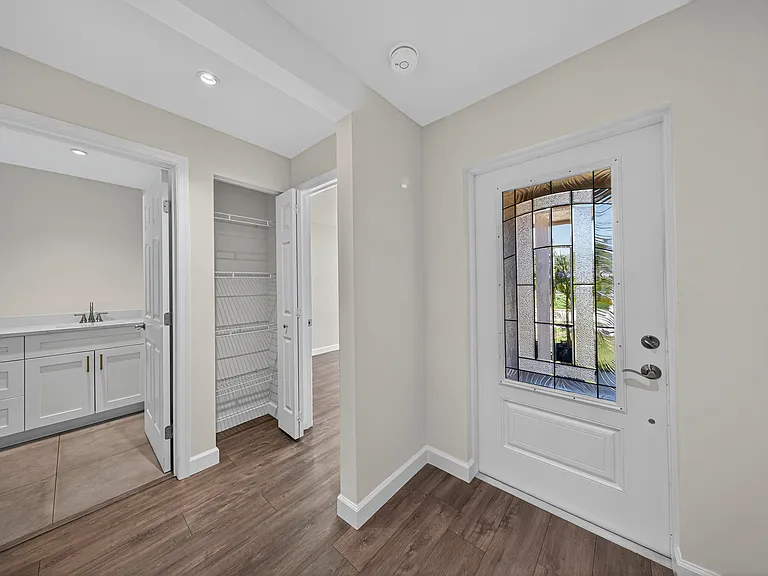 410 NE 34th St — Photo 33