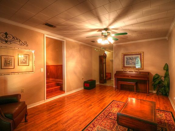 3rd image of 408 Carter Dr