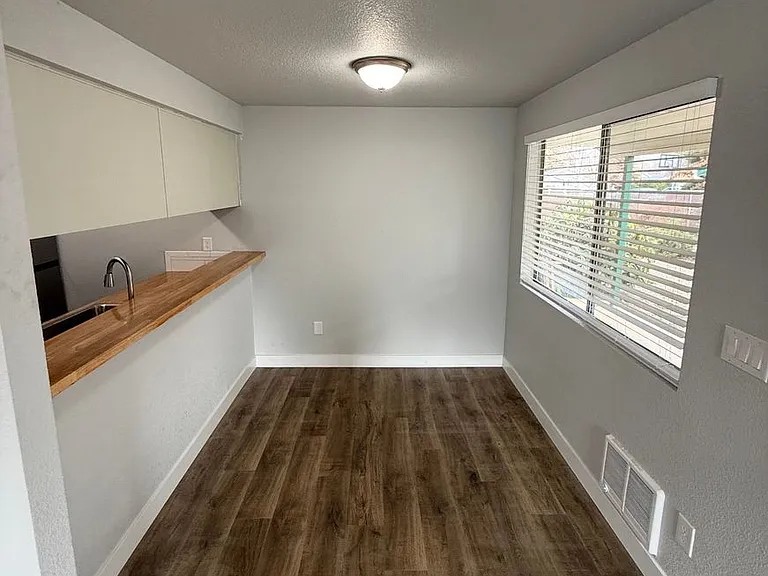 247 Lorraine Ave — Photo 2