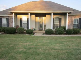 60 Sunfest Dr, Deatsville, AL 36022