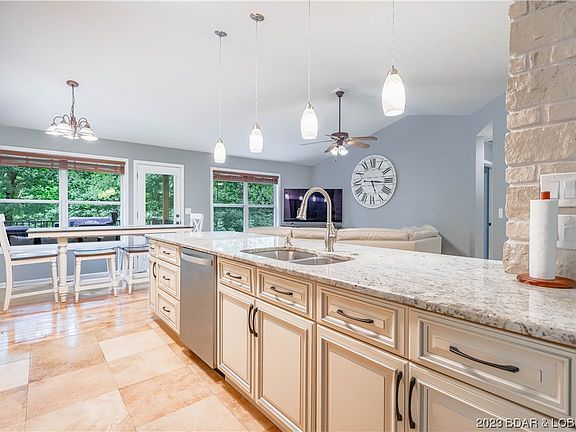 5th image of 260 Evergreen Dr