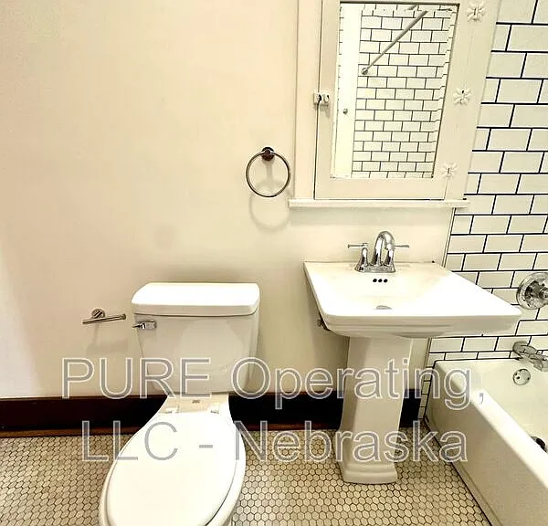 120 N 6th St — Photo 38
