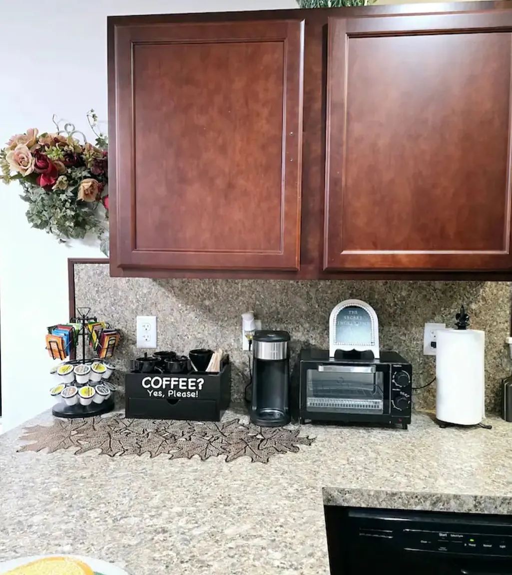 6365 Ventnor Dr — Photo 2