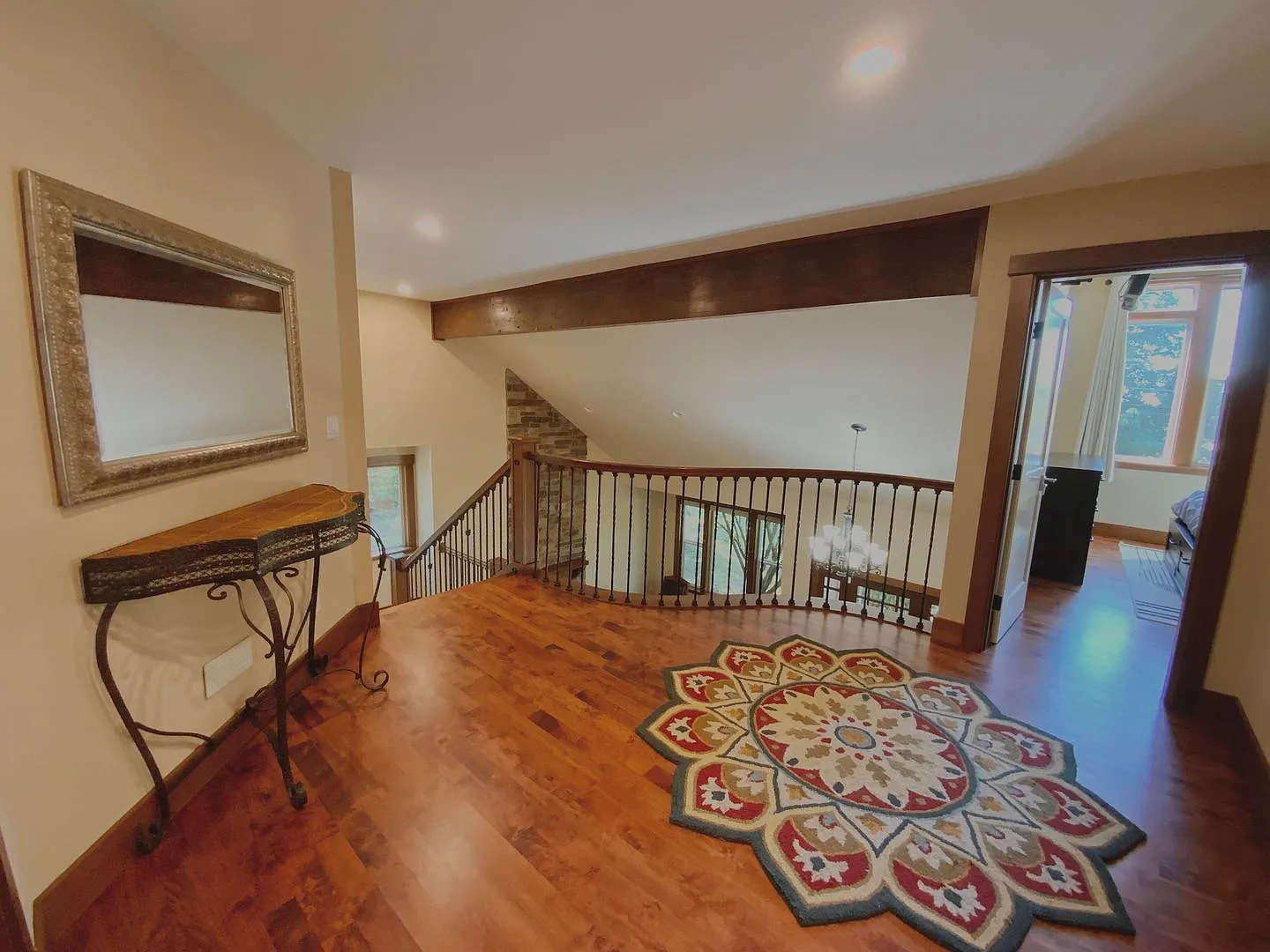 Beautifully Stunning 5 bedroom Home in Snohomish — Photo 2