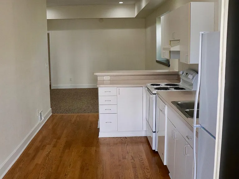 306 S Oak St #A — Photo 3