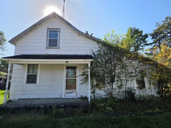 207 Water St, Redgranite, WI 54970