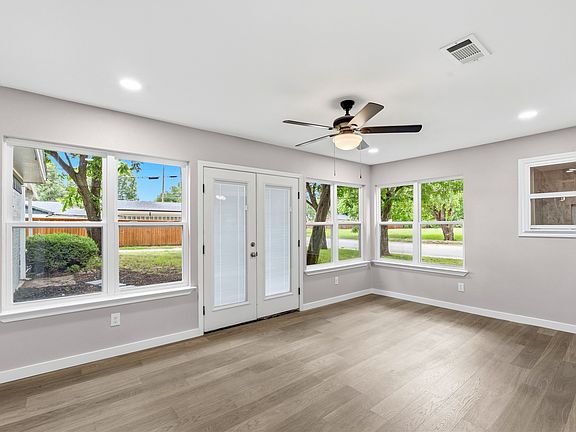3rd image of 702 Austrian Rd