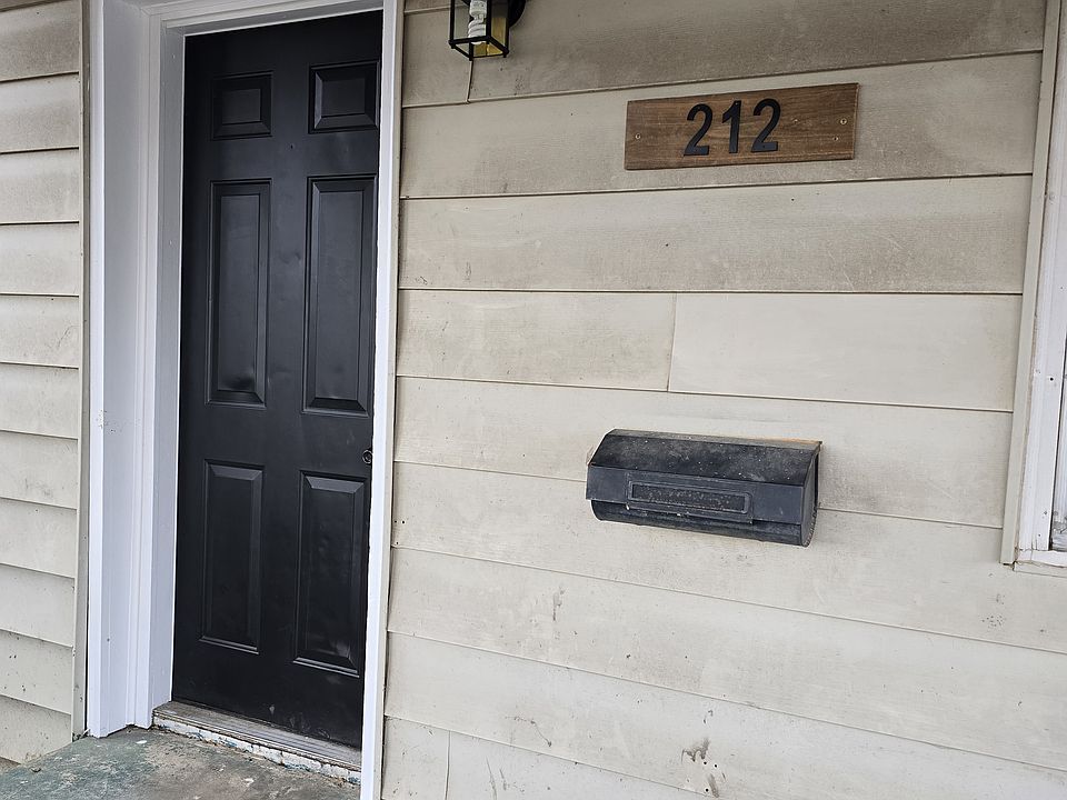 1st image of 212 W 15th St
