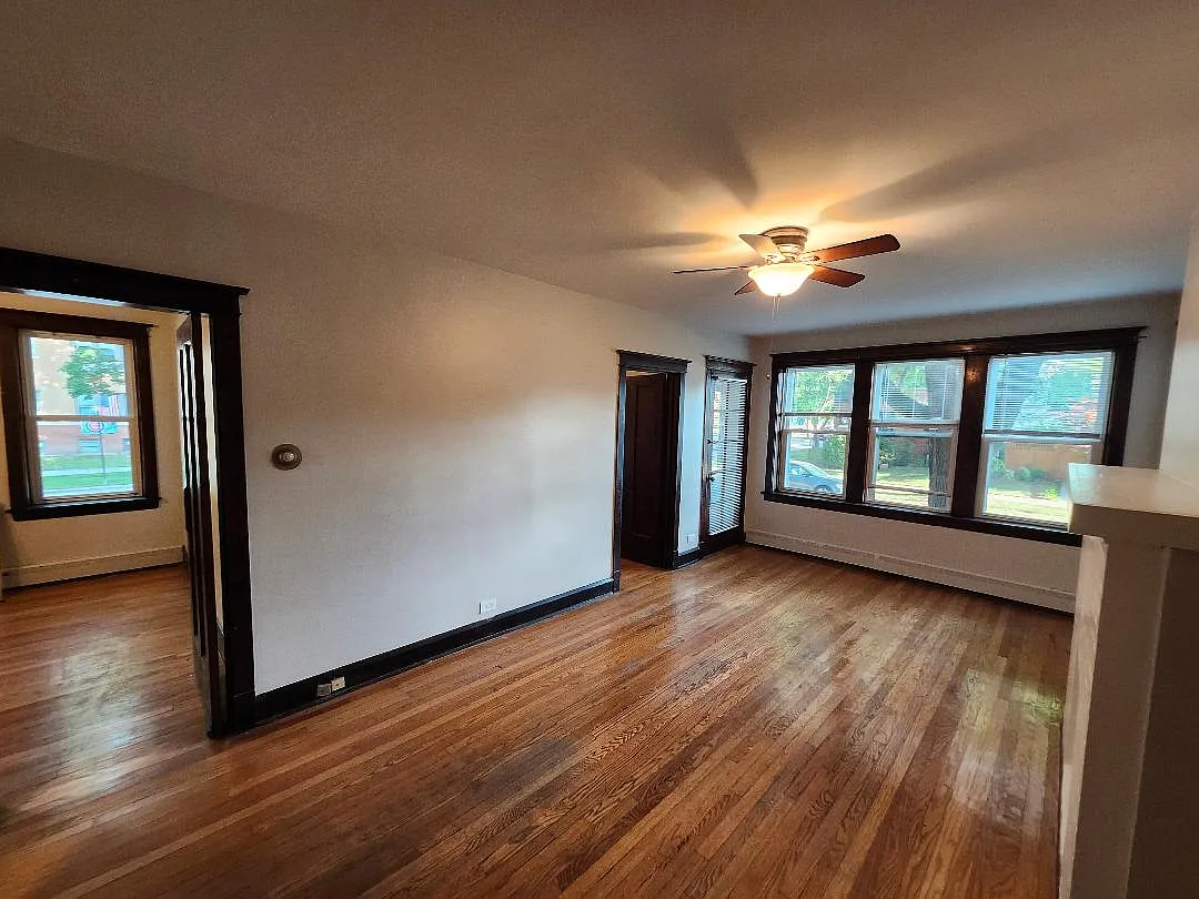 2 bed, 1000 sqft, $1,800 — Photo 3