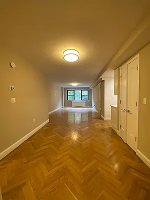 Rented by UES Management | media 18