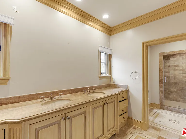 821 N Whittier Dr — Photo 34