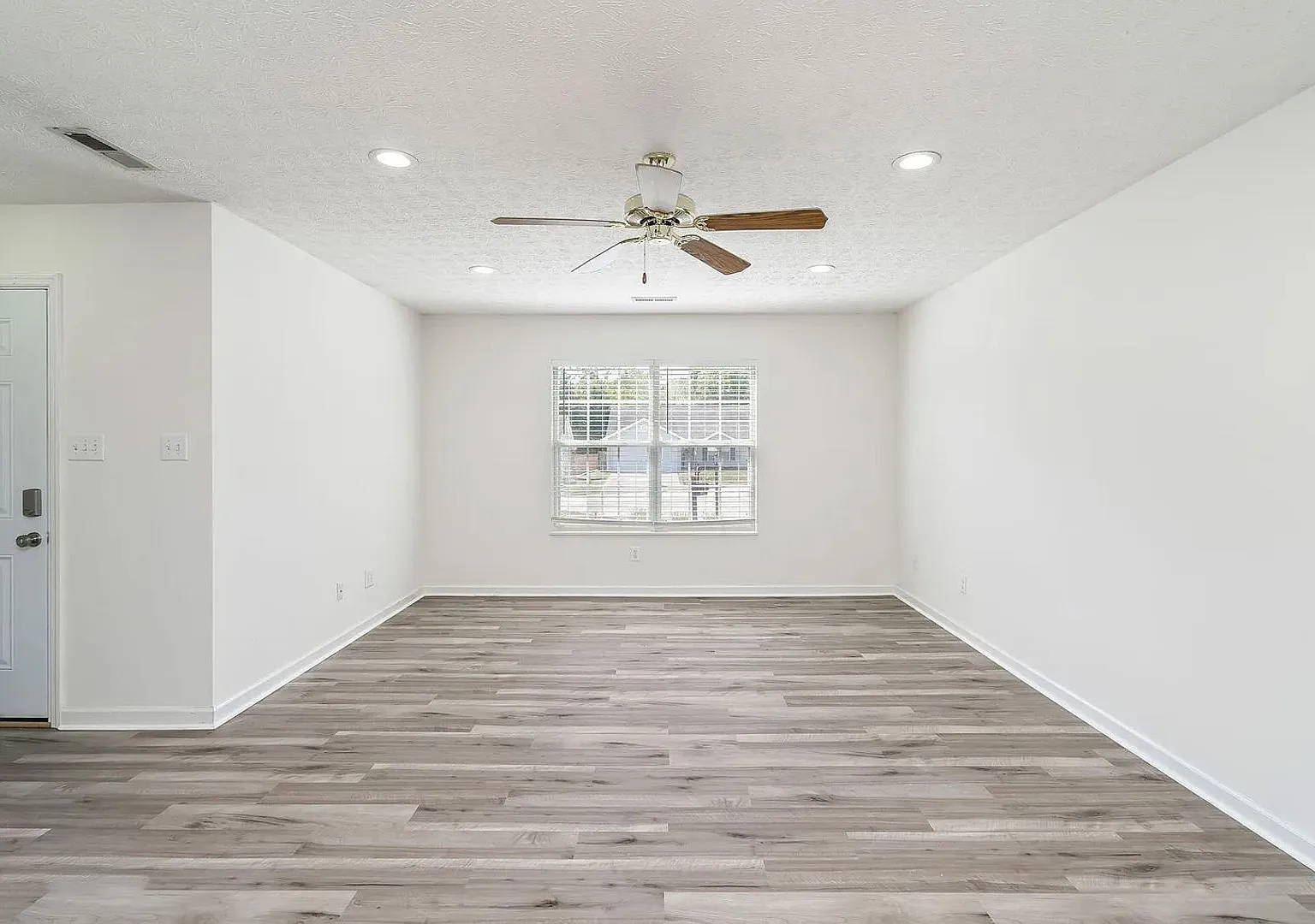 Charming 3-Bedroom Home with Fenced Yard & 2-Car Garage — Photo 4
