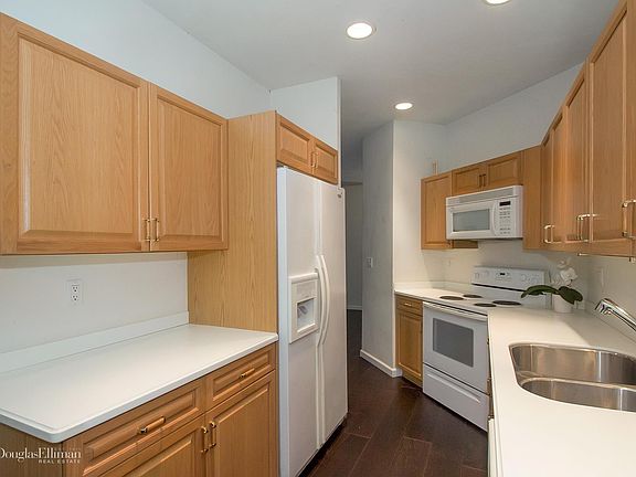5th image of 19 Carriage Ln