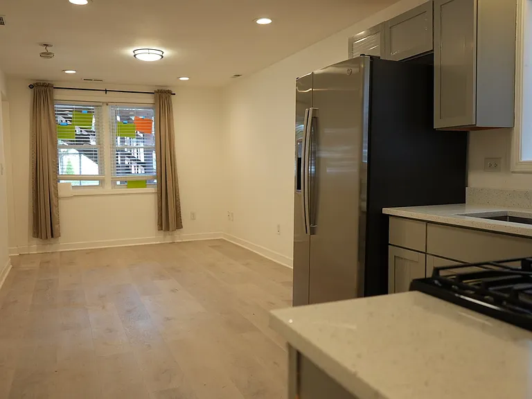 1322 S 51st Ave #1 — Photo 6